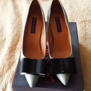 Grey pointed toe pumps